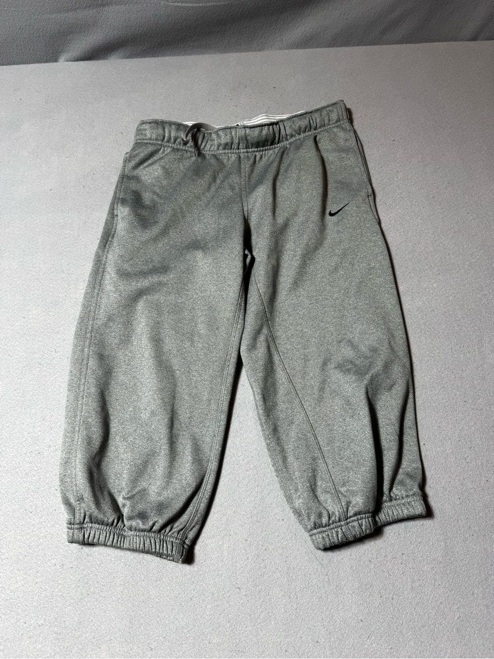Nike Women’s Gray Athletic Capri Sweatpants Size M